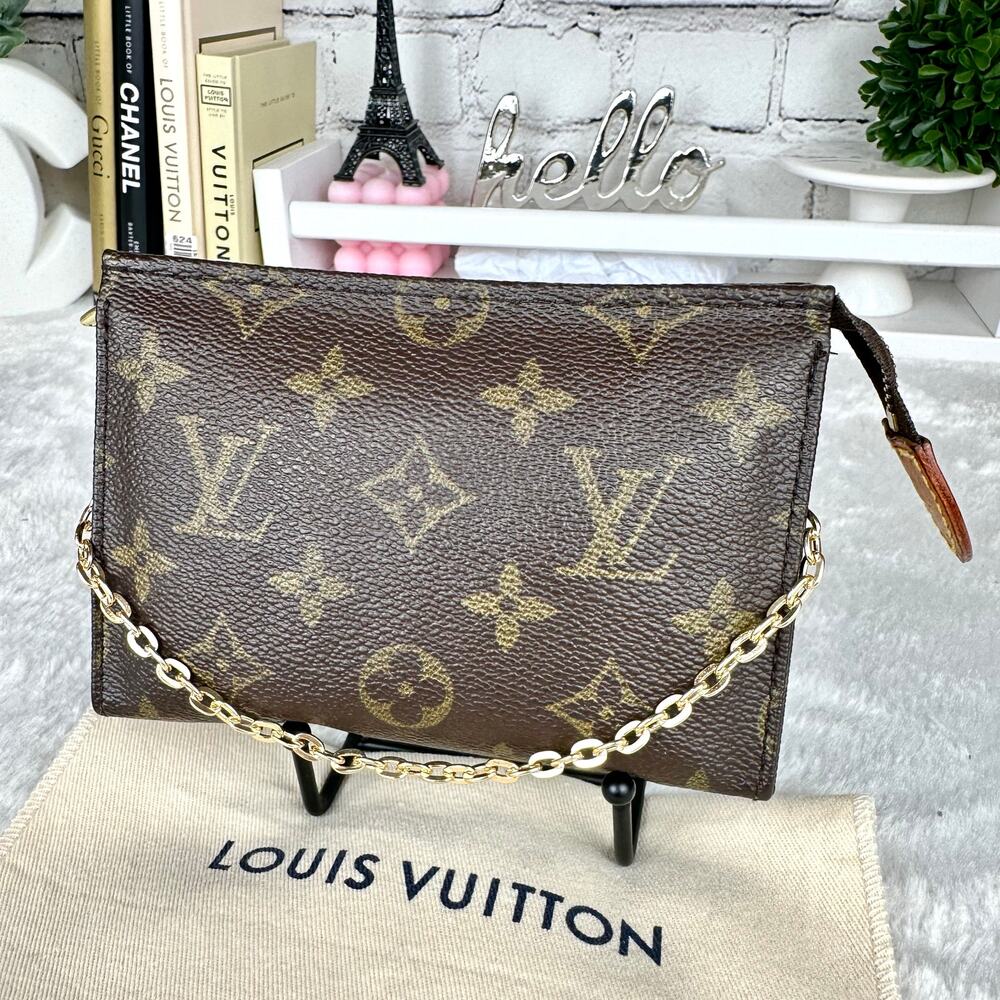 Louis Vuitton Monogram Cosmetic Pouch 15 Wristlet Clutch with chain NICE! Gift!